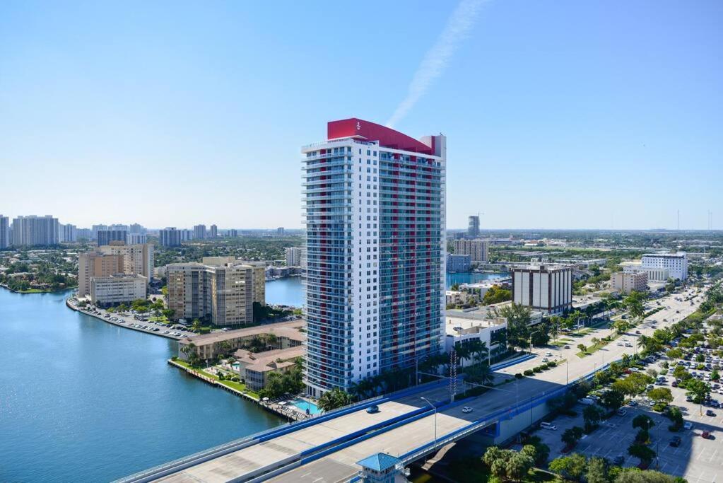 Awesome 2Br Condo Beachwalk Resort Hallandale Beach Eksteriør billede