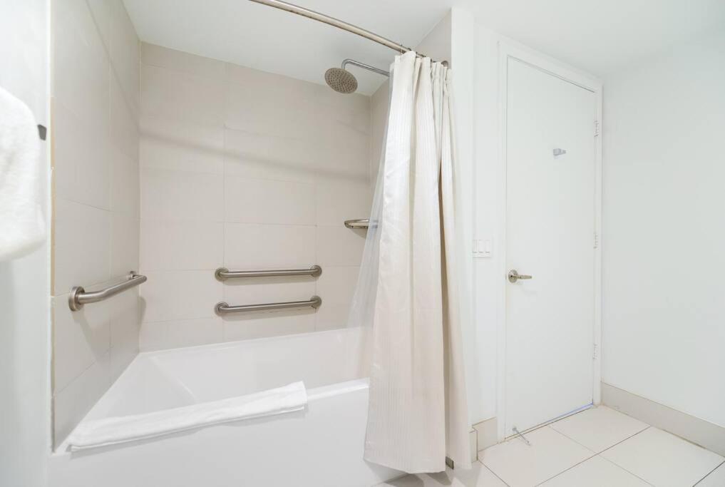 Awesome 2Br Condo Beachwalk Resort Hallandale Beach Eksteriør billede