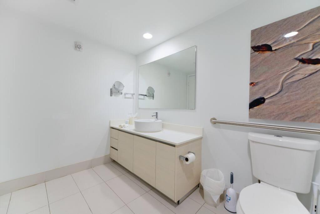 Awesome 2Br Condo Beachwalk Resort Hallandale Beach Eksteriør billede
