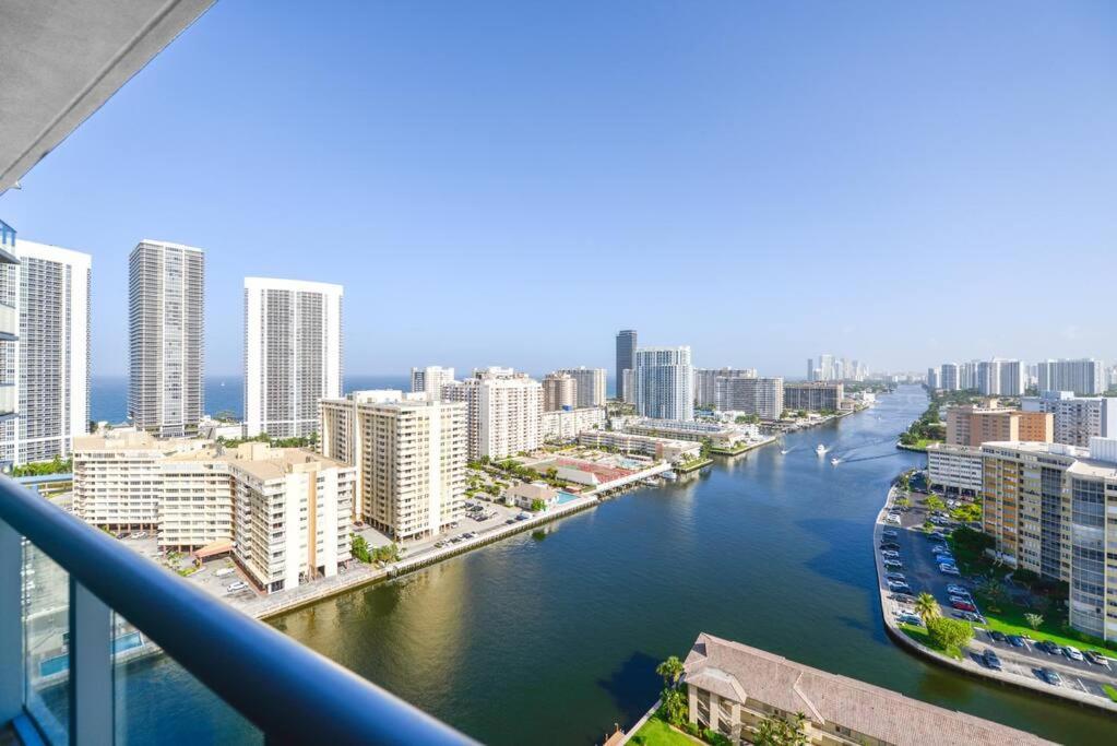 Awesome 2Br Condo Beachwalk Resort Hallandale Beach Eksteriør billede